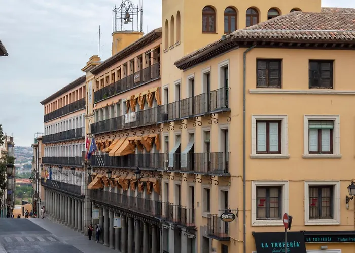 Zocodover Puerta Del Alcazar Tolède